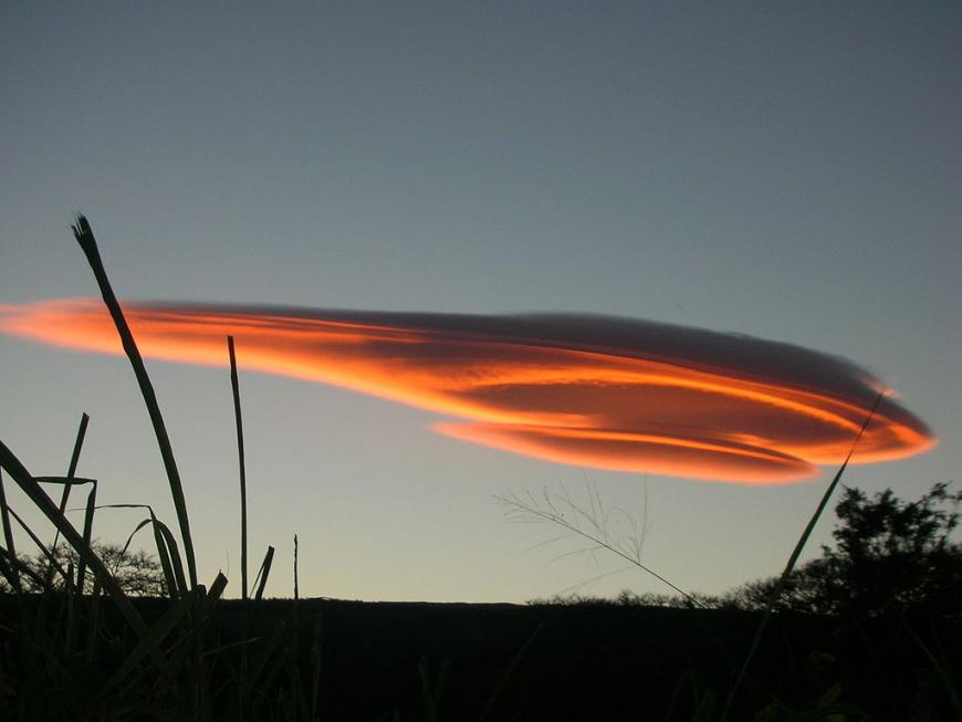 1024px-Lenticular_Cloud_Formation,_Hawaii_Island.jpg